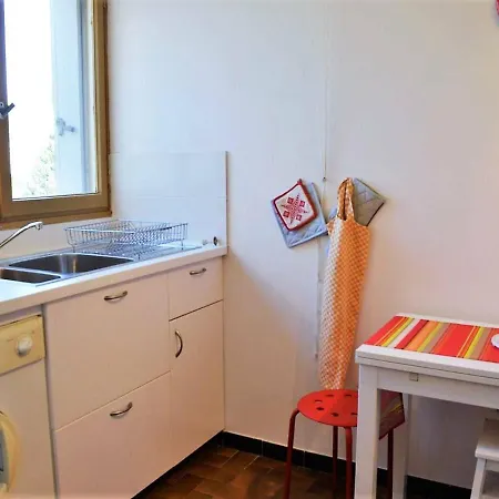 2 Pieces Avec Piscine Et Parking A 2 Pas De La Au Lavandou - Fr-1-251-384 Apartment