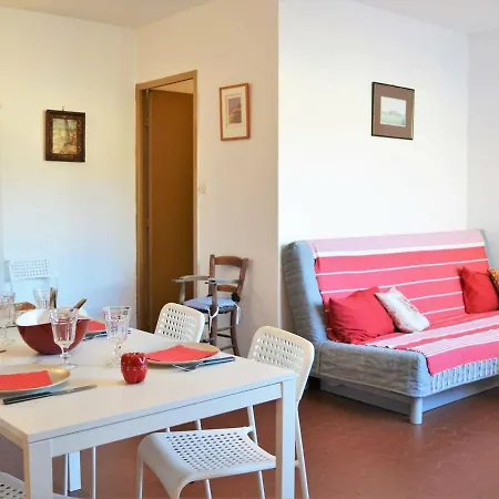 2 Pieces Avec Piscine Et Parking A 2 Pas De La Au Lavandou - Fr-1-251-384 * Le Lavandou