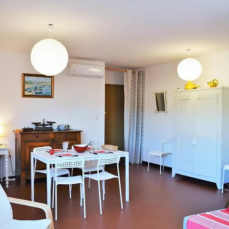 2 Pieces Avec Piscine Et Parking A 2 Pas De La Au Lavandou - Fr-1-251-384 Apartment