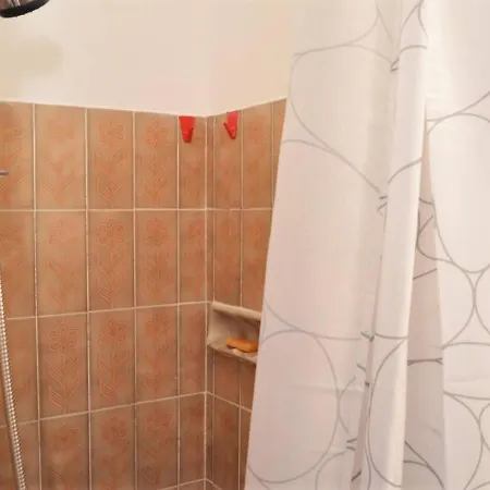 Apartment 2 Pieces Avec Piscine Et Parking A 2 Pas De La Au Lavandou - Fr-1-251-384 Le Lavandou