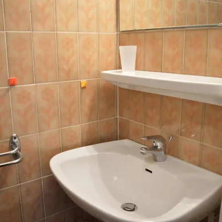 Apartment 2 Pieces Avec Piscine Et Parking A 2 Pas De La Au Lavandou - Fr-1-251-384